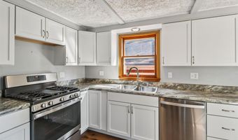 418 N 15th St, Adel, IA 50003