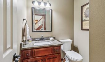 946 11th Ave SE, Altoona, IA 50009