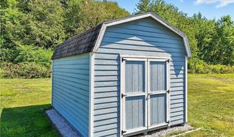 24 Silver Pond Dr, Apple Creek, OH 44606