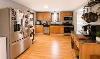 625 Mendon Rd, Cumberland, RI 02864
