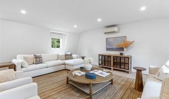 81 Mathewson Rd, Barrington, RI 02806