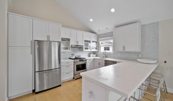 25 W 9th St, Avalon, NJ 08202