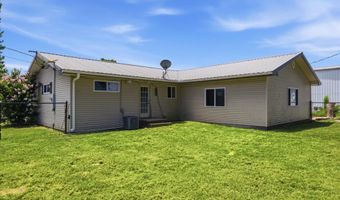 1225 E Church St, Aurora, MO 65605