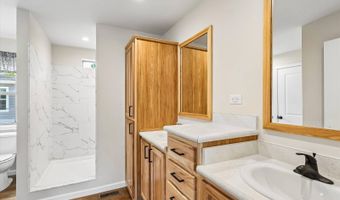 7368 BERWICK Dr 8, Ankeny, IA 50021