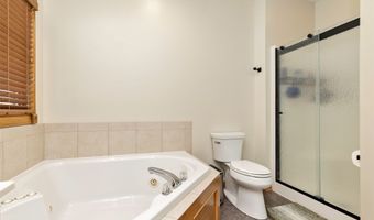 1018 Falcon Dr SE, Altoona, IA 50009