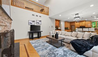 1017 E Red Oak St, Addison, IL 60101