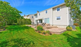 3 Crest Hollow Ln, Albertson, NY 11507