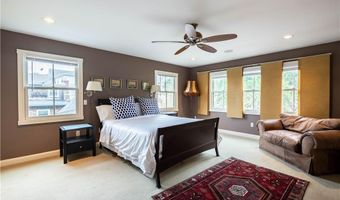22 Young St, Newport, RI 02840