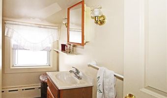 563 Aquidneck Ave, Middletown, RI 02842
