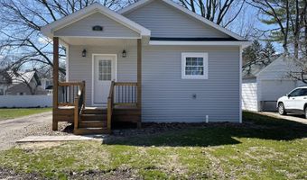 913 Pine Ave, Alma, MI 48801