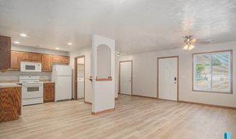 421 N 9th Ave, Brandon, SD 57005