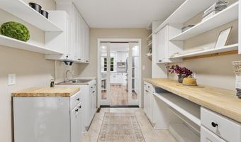 49 Sebbins Pond Dr, Bedford, NH 03110
