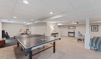 635 Oakview Dr, Algonquin, IL 60102