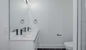 722 KENYON St NW #2, Washington, DC 20010