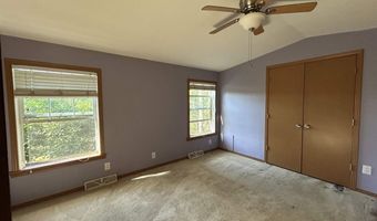 83 Long Shores Dr, Barrington, NH 03825