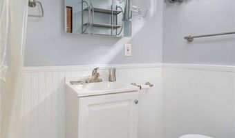 141 Peckham Rd, Little Compton, RI 02837