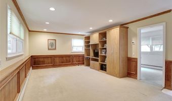29 Thomsen Dr, Airmont, NY 10952