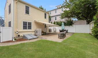 28 Wilbur Ave, Newport, RI 02840