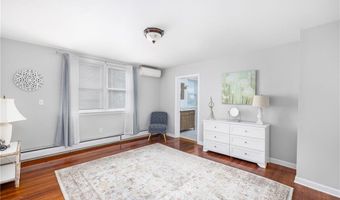 23 Vernon Ave 1, Newport, RI 02840