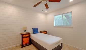 109 Saunders Ln, Aransas Pass, TX 78336