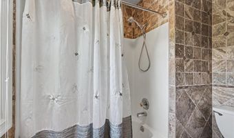 618 E 1714 Rd, Baldwin City, KS 66006