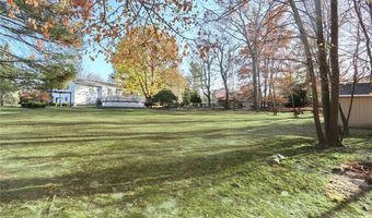 72 Laura Dr, Airmont, NY 10952