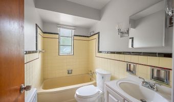5855 Lathrop Pl, Cincinnati, OH 45224