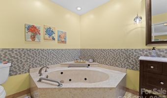 4 Governors Way, Asheville, NC 28804