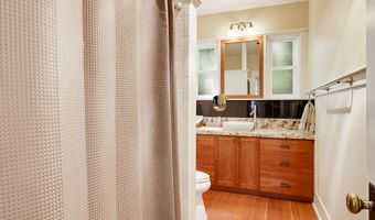307 N Main St, Ashland, OR 97520