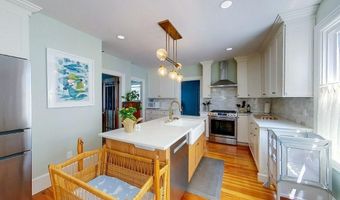 9 Dartmouth St, Newport, RI 02840