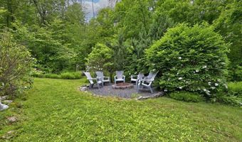 19 Oak Leaf Cir, Coventry, CT 06238