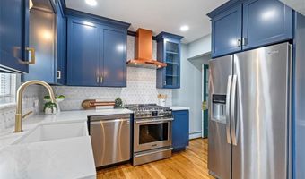 34 Burnett St, Johnston, RI 02919