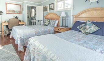 24 Bethune St, Alexandria Bay, NY 13607