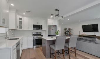 28 Ashley St, Cranston, RI 02920