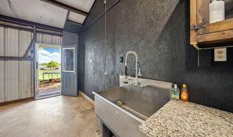 9404 Crow Ln, Adkins, TX 78101