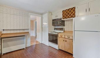 5 Phillips Rd, Falmouth, ME 04105