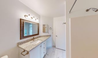 2221 S Huron Pkwy 4, Ann Arbor, MI 48104