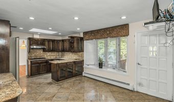 260 Oakridge Ln, Albertson, NY 11507