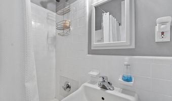 271 Dartmouth St 4H, Boston, MA 02116
