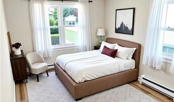 57 Friendship St, Newport, RI 02840