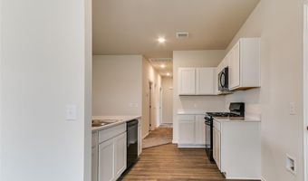 924 S Bear Ln, Mustang, OK 73064