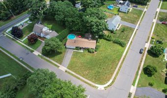 20 Club Ln, Cheshire, CT 06410