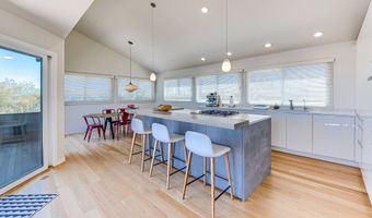 393 Cranberry Hole Rd, Amagansett, NY 11930