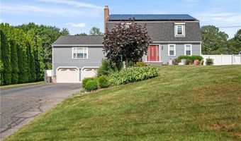 18 Valley Stream Dr, Cumberland, RI 02864