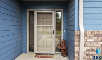 212 S Augusta Ave, Brandon, SD 57005