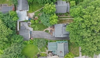 1052 Parkside Dr, Alliance, OH 44601