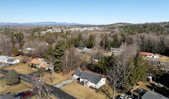 10 Spruce Ln, Barre, VT 05641