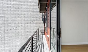 733 8TH St SE 202, Washington, DC 20003
