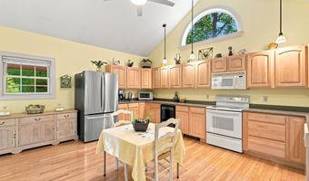 40 Lakewood Dr, Alton, NH 03810