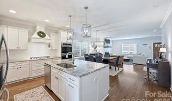 1617 Hawthorne Ln, Charlotte, NC 28205